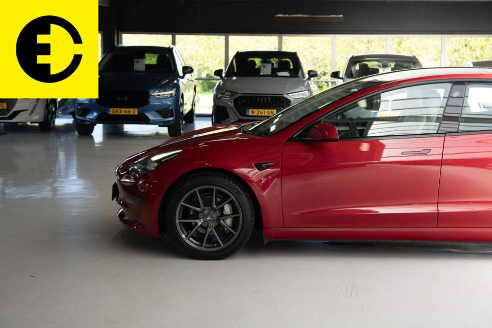 Tesla Model 3 - Imagem 15
