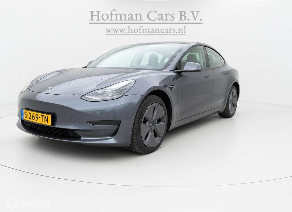Tesla Model 3 - Imagem 1