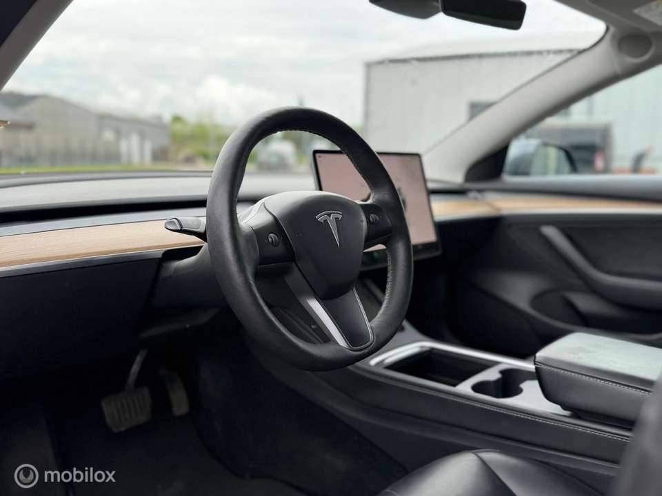 Tesla Model 3 - Imagem 10