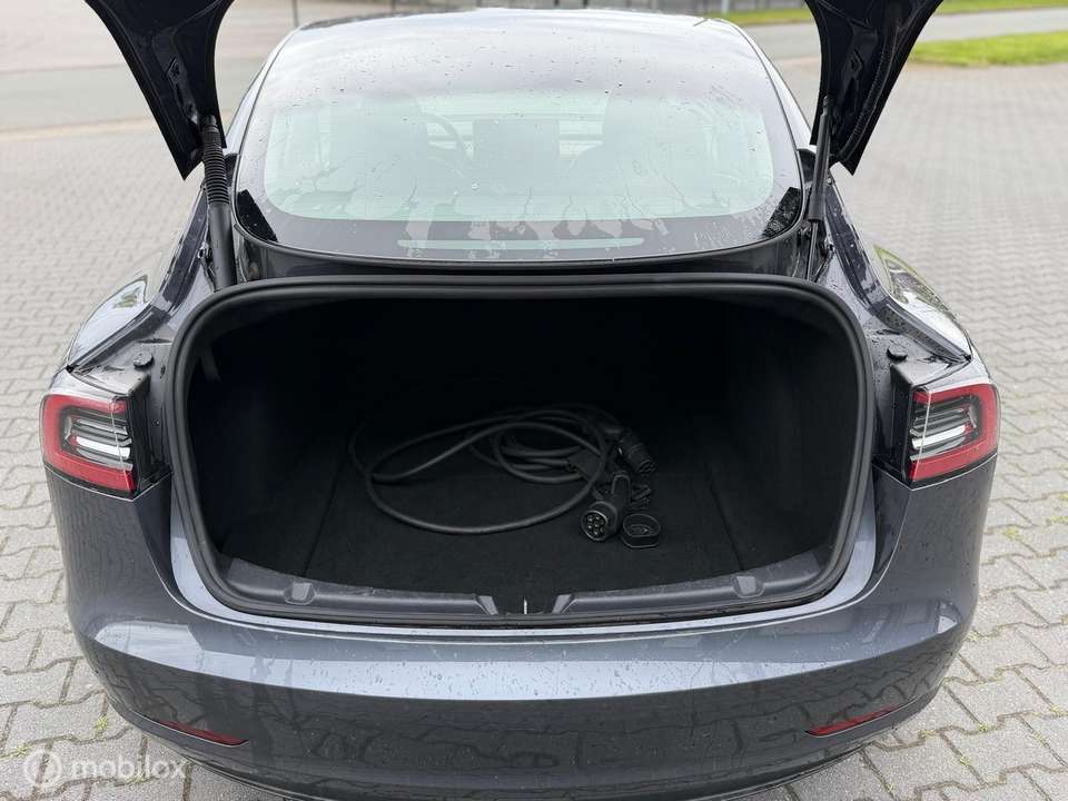 Tesla Model 3 - Imagem 12