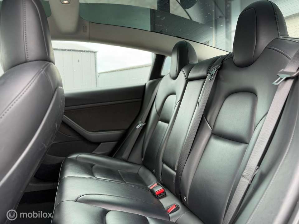 Tesla Model 3 - Imagem 14