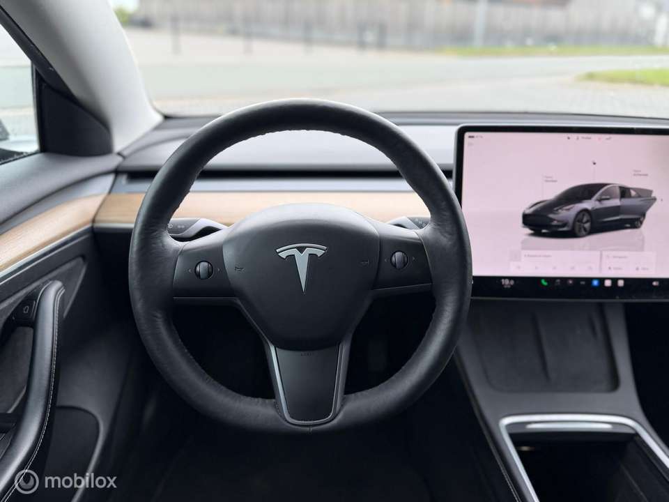 Tesla Model 3 - Imagem 17