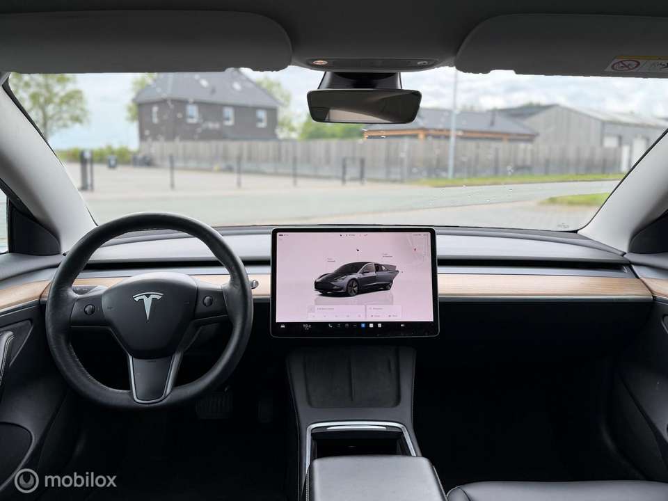 Tesla Model 3 - Imagem 18