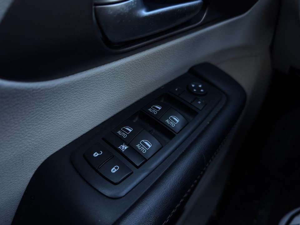 Chrysler Pacifica - Imagem 12