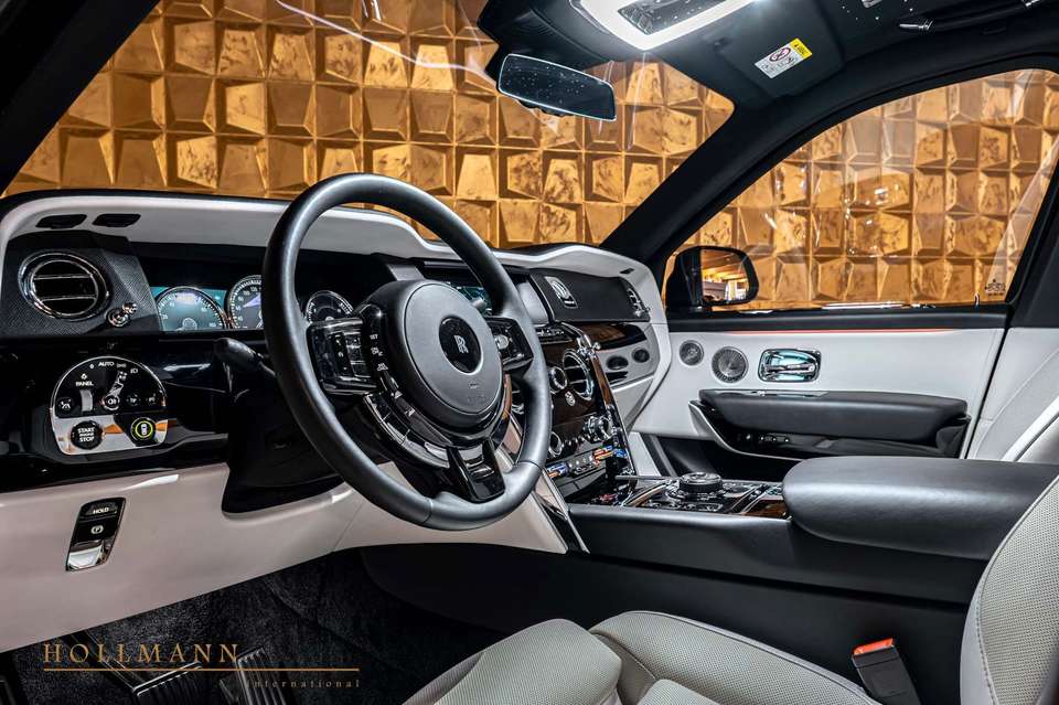 Rolls-Royce Cullinan - Imagem 12
