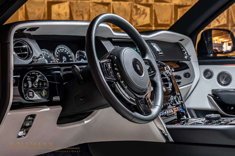 Rolls-Royce Cullinan - Imagem 14