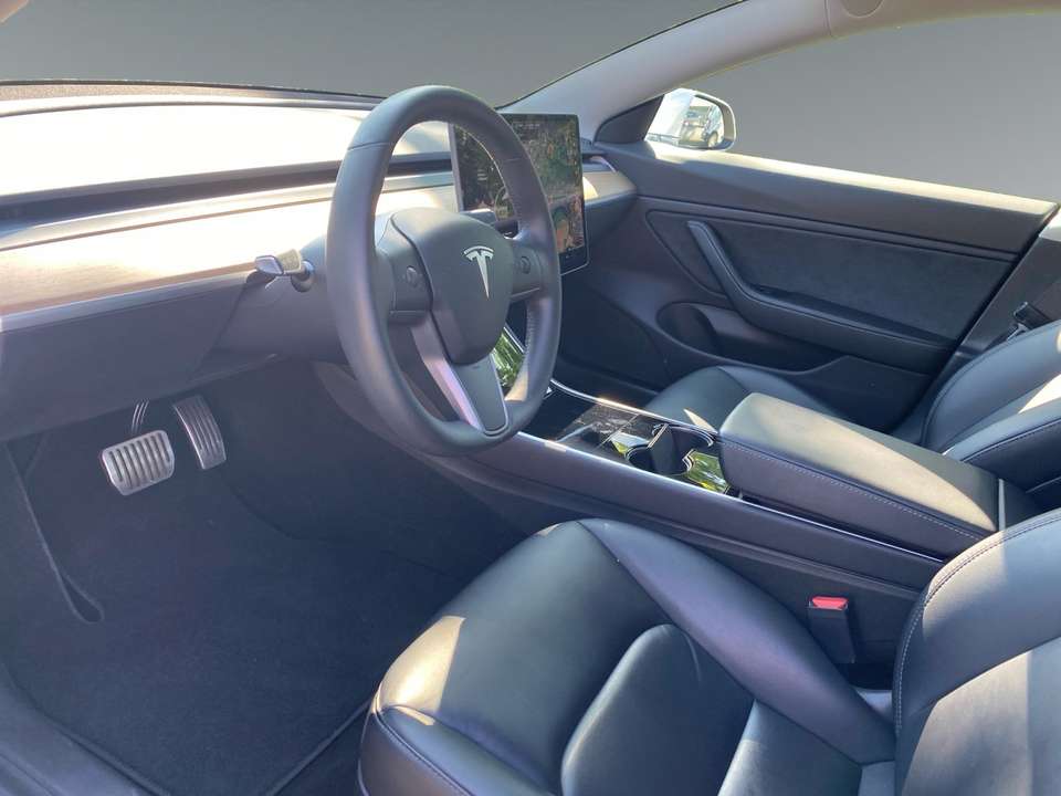 Tesla Model 3 - Imagem 8