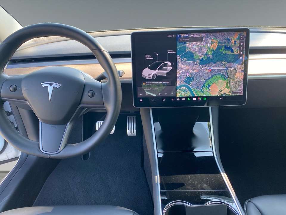 Tesla Model 3 - Imagem 9