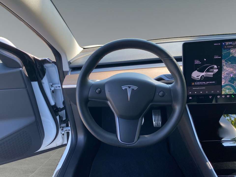 Tesla Model 3 - Imagem 10