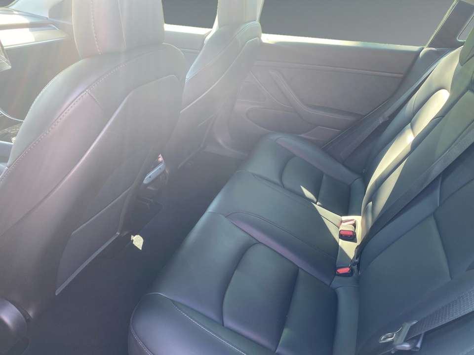 Tesla Model 3 - Imagem 11