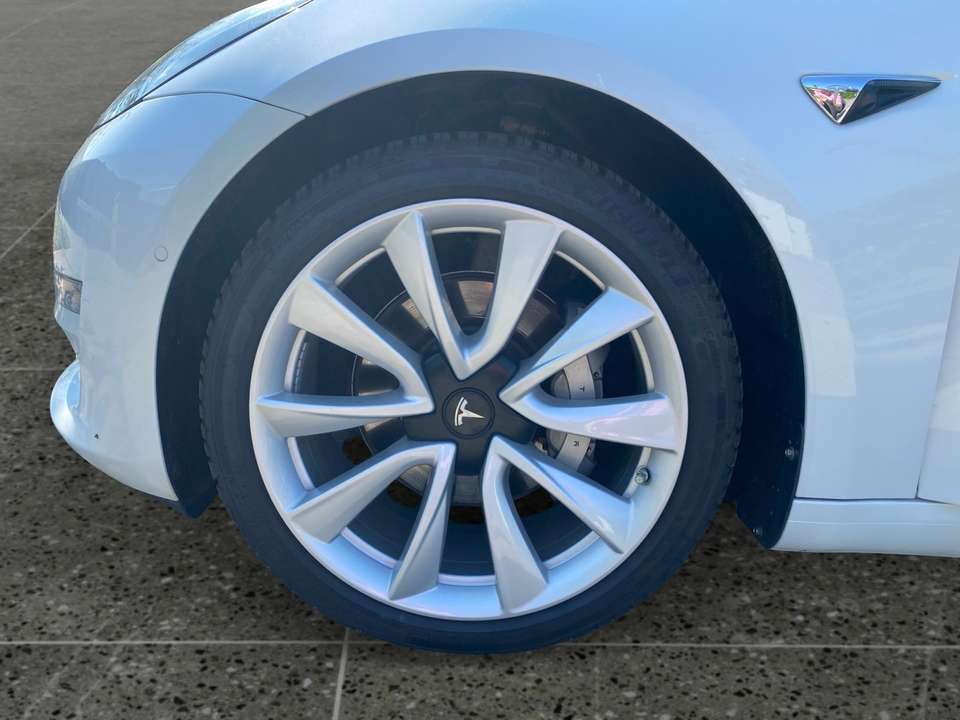 Tesla Model 3 - Imagem 12
