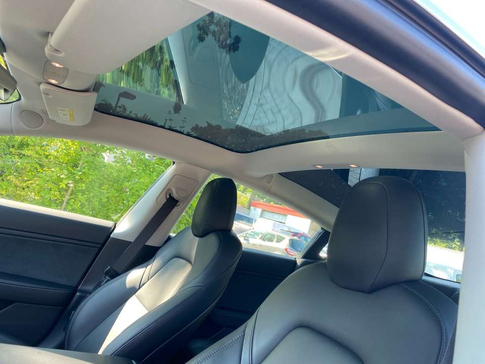 Tesla Model 3 - Imagem 15