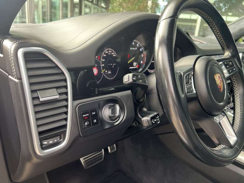 Porsche Cayenne - Imagem 8