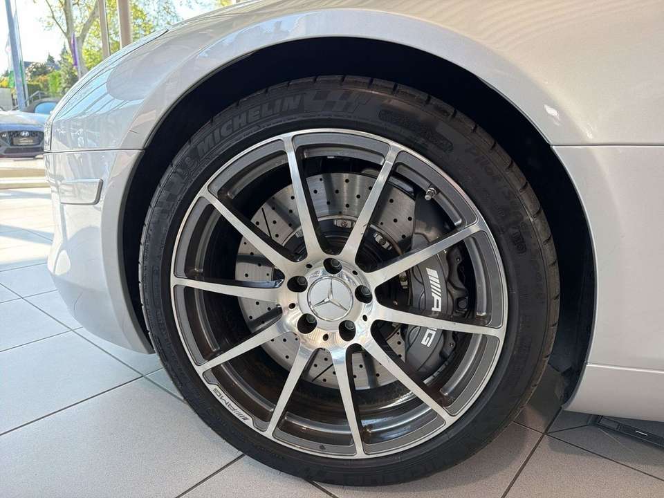 Mercedes-Benz SLS - Imagem 10