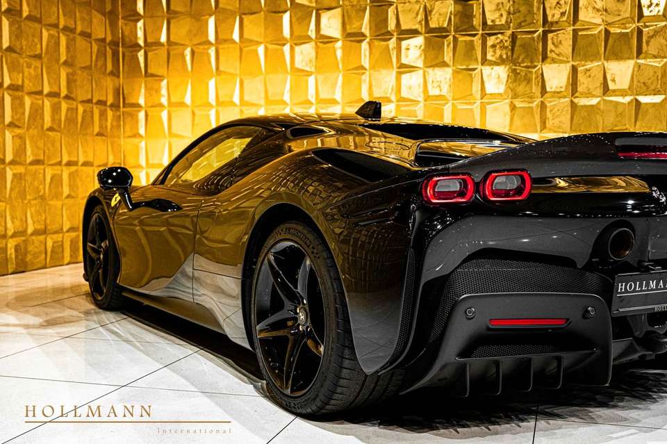 Ferrari SF90 Stradale - Imagem 13