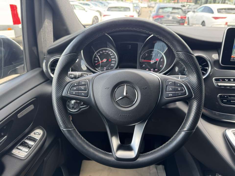 Mercedes-Benz V 220 - Imagem 14
