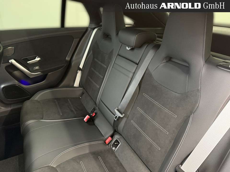 Mercedes-Benz CLA 200 - Imagem 14