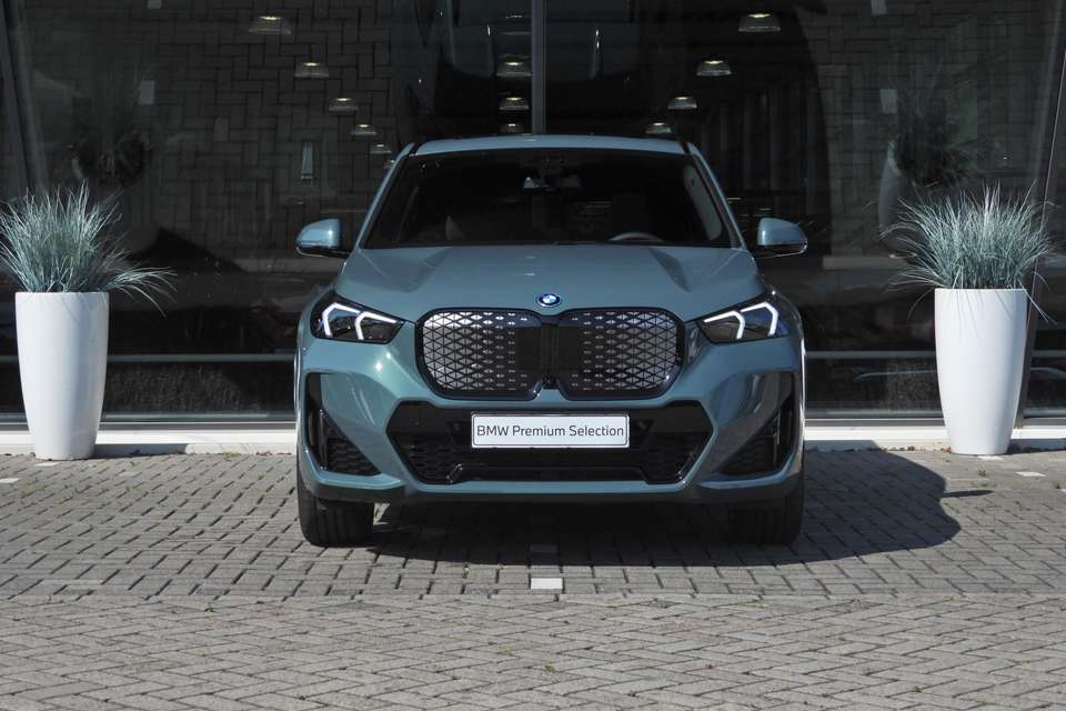 BMW iX1 - Imagem 11