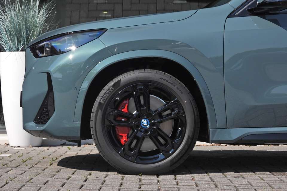 BMW iX1 - Imagem 14
