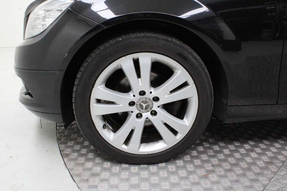 Mercedes-Benz C 200 - Imagem 9