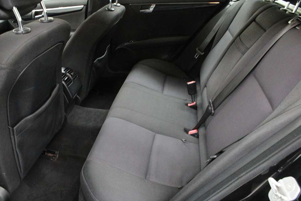 Mercedes-Benz C 200 - Imagem 12