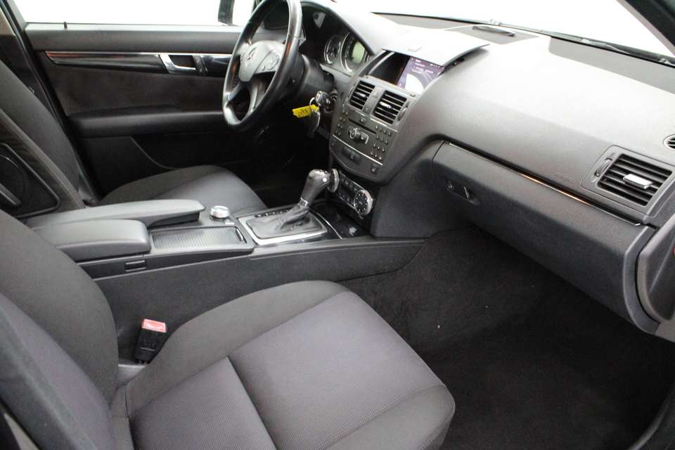Mercedes-Benz C 200 - Imagem 16