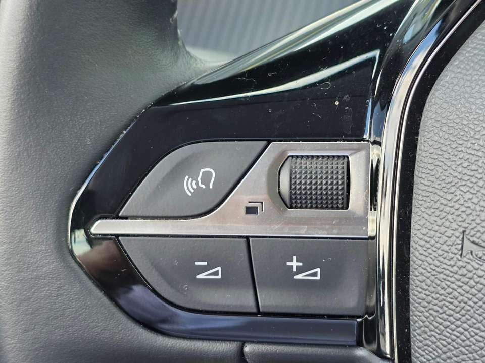 Peugeot e-208 - Imagem 13