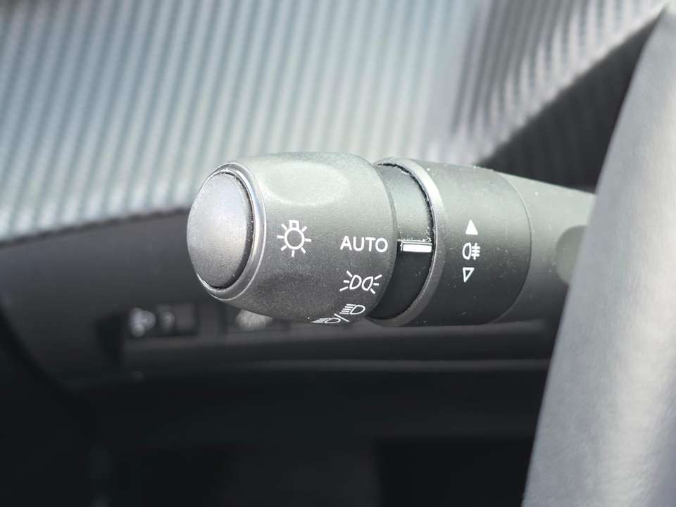 Peugeot e-208 - Imagem 14