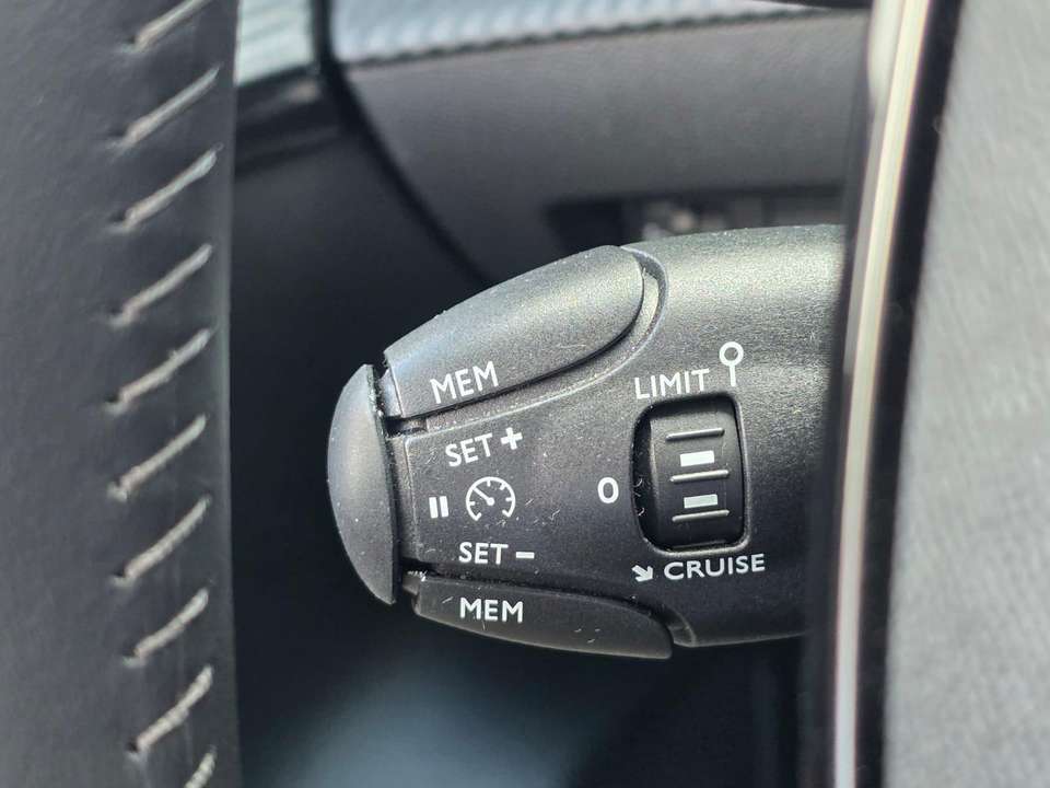 Peugeot e-208 - Imagem 15