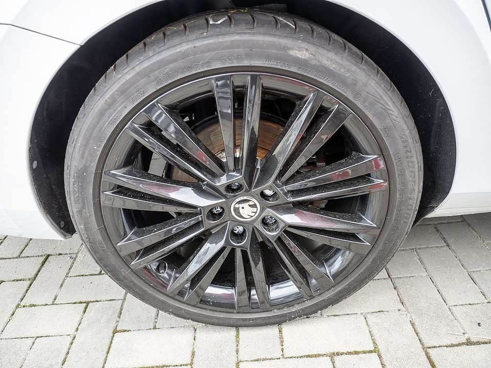 Skoda Superb - Imagem 5