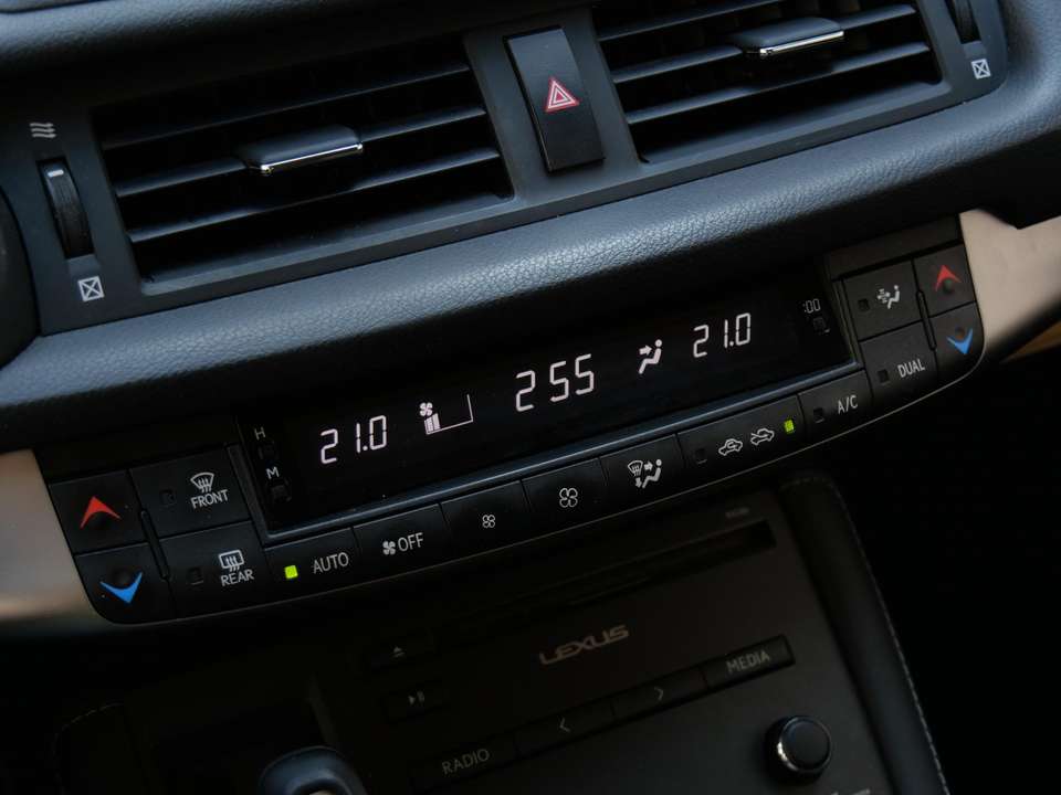 Lexus CT 200h - Imagem 13