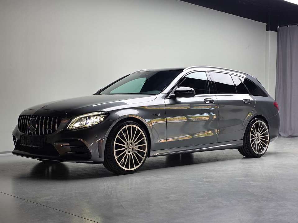 Mercedes-Benz C 43 AMG - Imagem 1