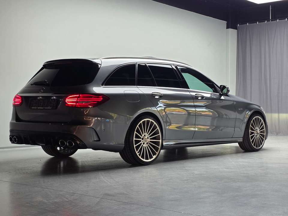Mercedes-Benz C 43 AMG - Imagem 6
