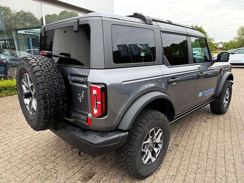 Ford Bronco - Imagem 12