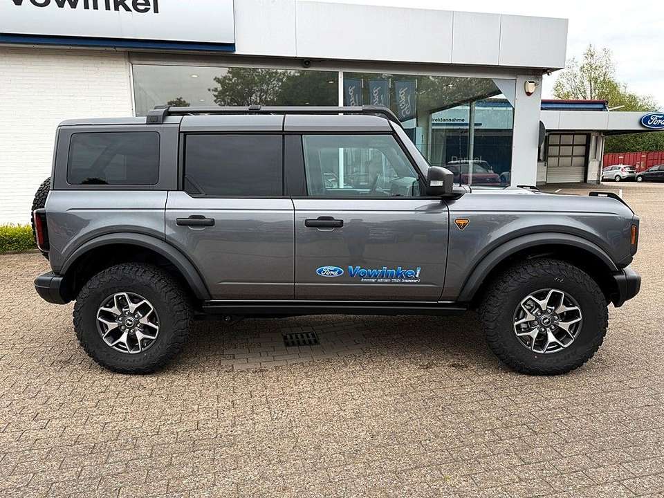 Ford Bronco - Imagem 13
