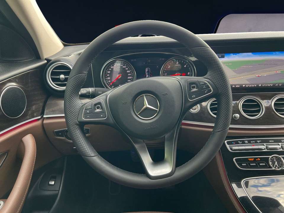 Mercedes-Benz E 200 - Imagem 9