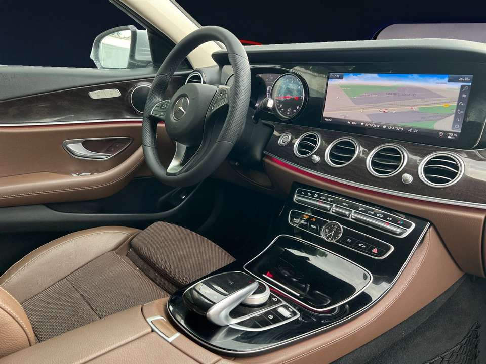 Mercedes-Benz E 200 - Imagem 12