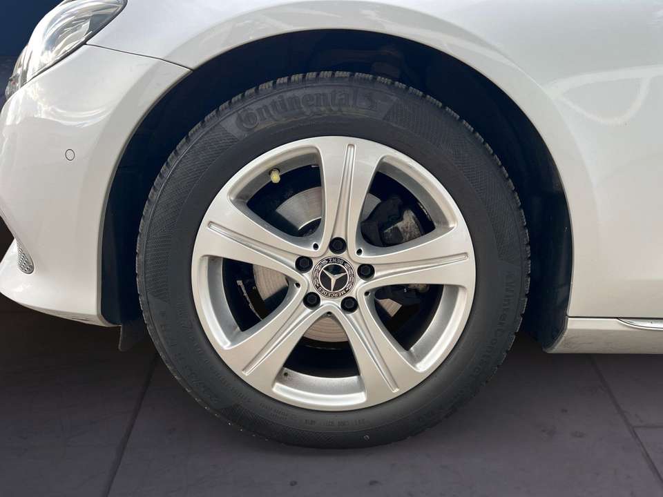 Mercedes-Benz E 200 - Imagem 15