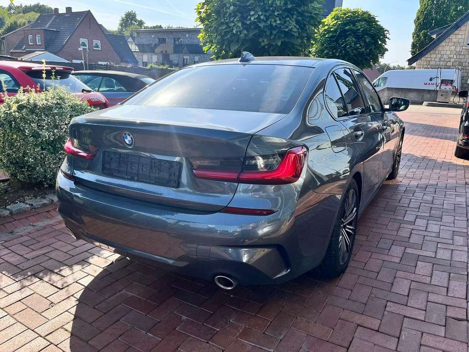 BMW 330 - Imagem 4