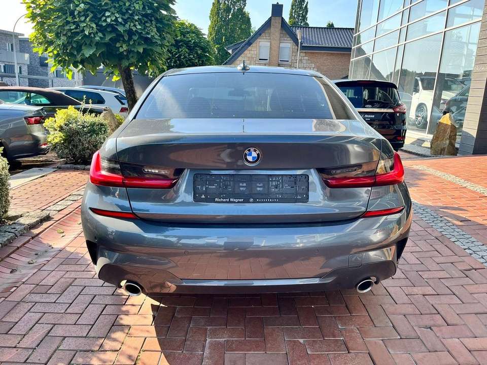 BMW 330 - Imagem 5
