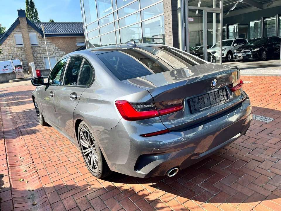 BMW 330 - Imagem 6