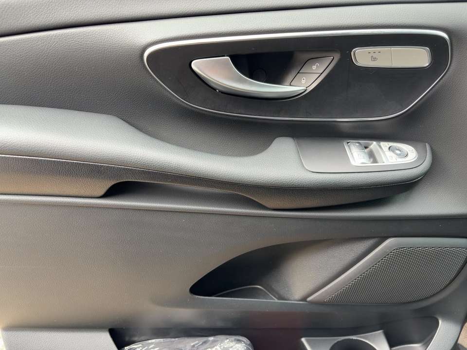 Mercedes-Benz V 250 - Imagem 15