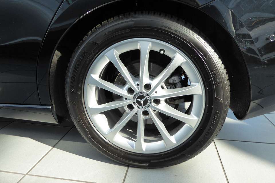 Mercedes-Benz B 180 - Imagem 16