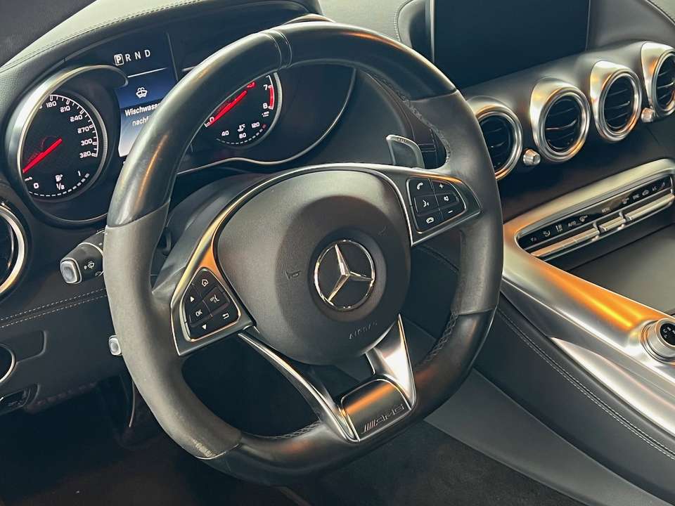 Mercedes-Benz AMG GT - Imagem 10