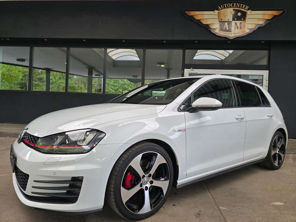 Volkswagen Golf - Imagem 1