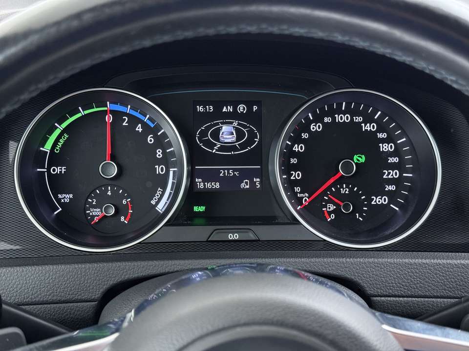 Volkswagen Golf GTE - Imagem 14