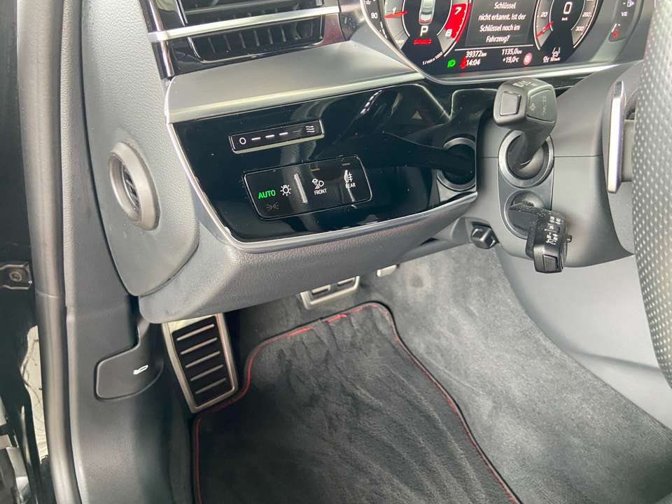 Audi S8 - Imagem 13
