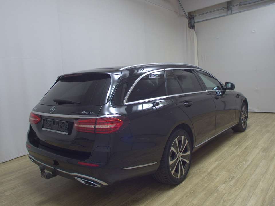 Mercedes-Benz E 300 - Imagem 4
