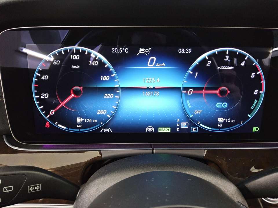 Mercedes-Benz E 300 - Imagem 8