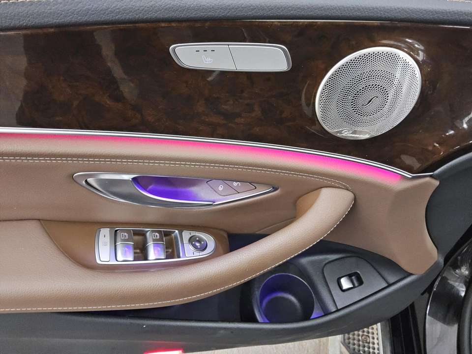 Mercedes-Benz E 300 - Imagem 10